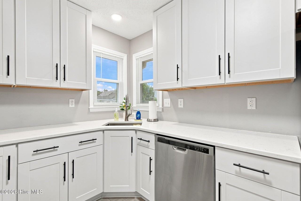 7228 Quail Woods Rd - Photo 4 of 36