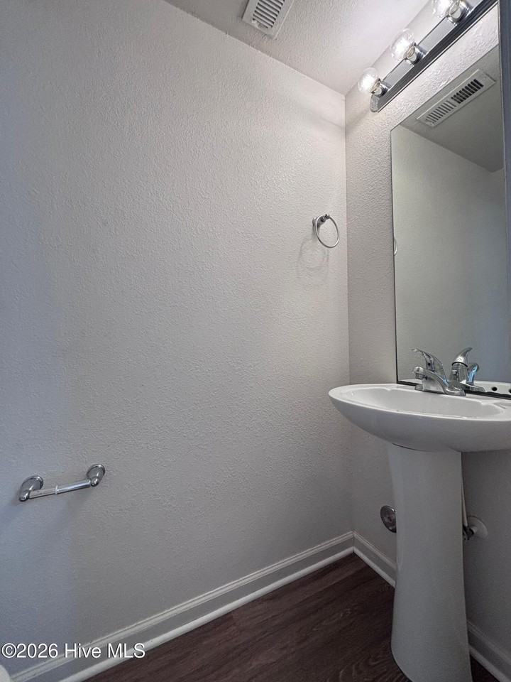 60 Rainbow Dr #3 - Photo 4 of 14