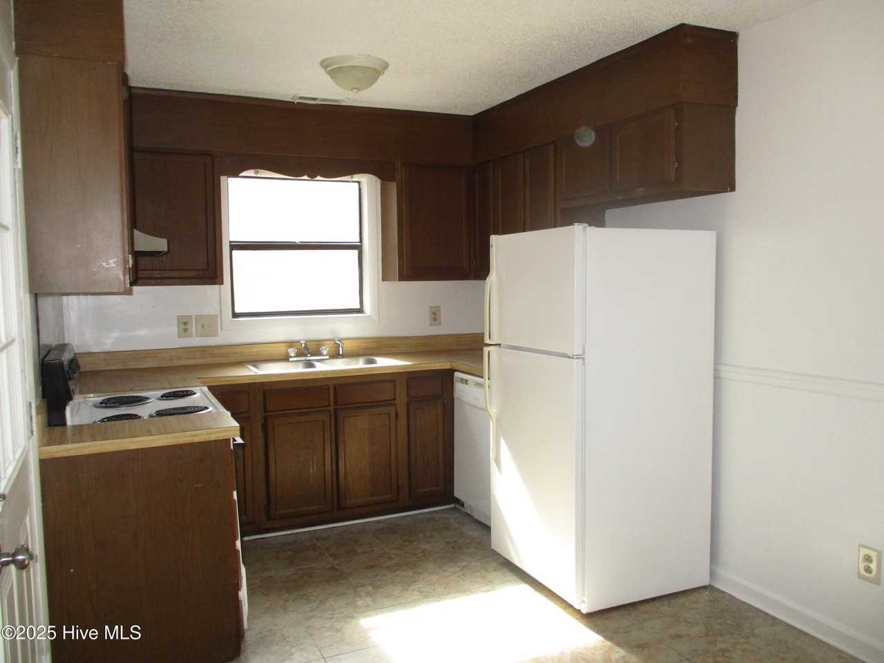 316 Pine Valley Rd - Photo 3 of 5