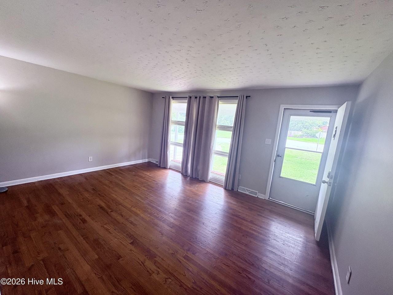 406 Forest Grove Ave - Photo 5 of 26