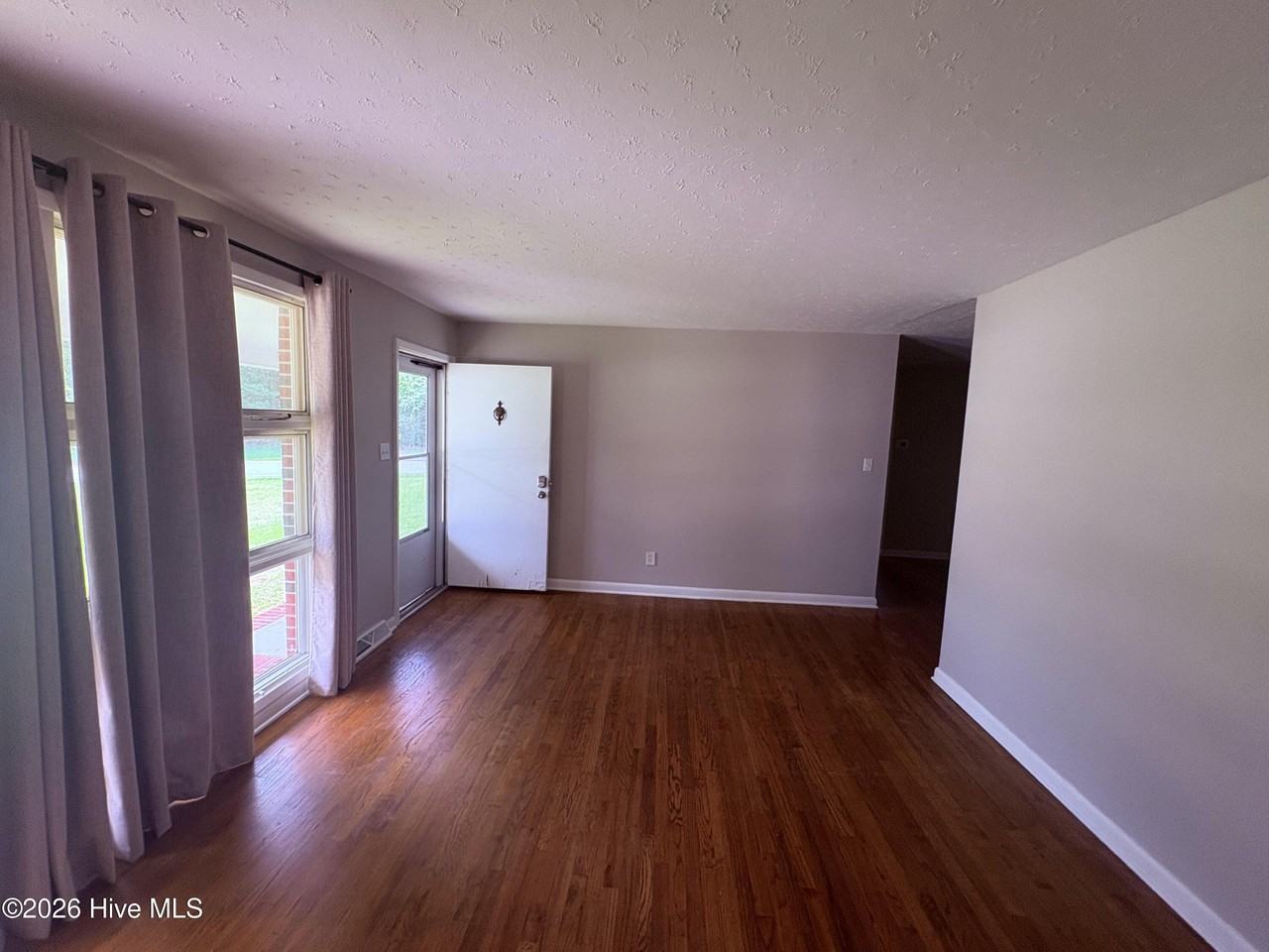 406 Forest Grove Ave - Photo 7 of 26