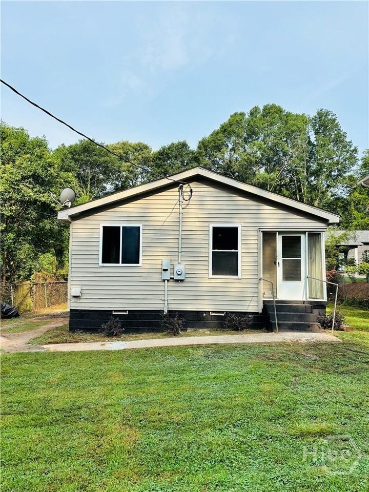 1745 W Hancock Ave