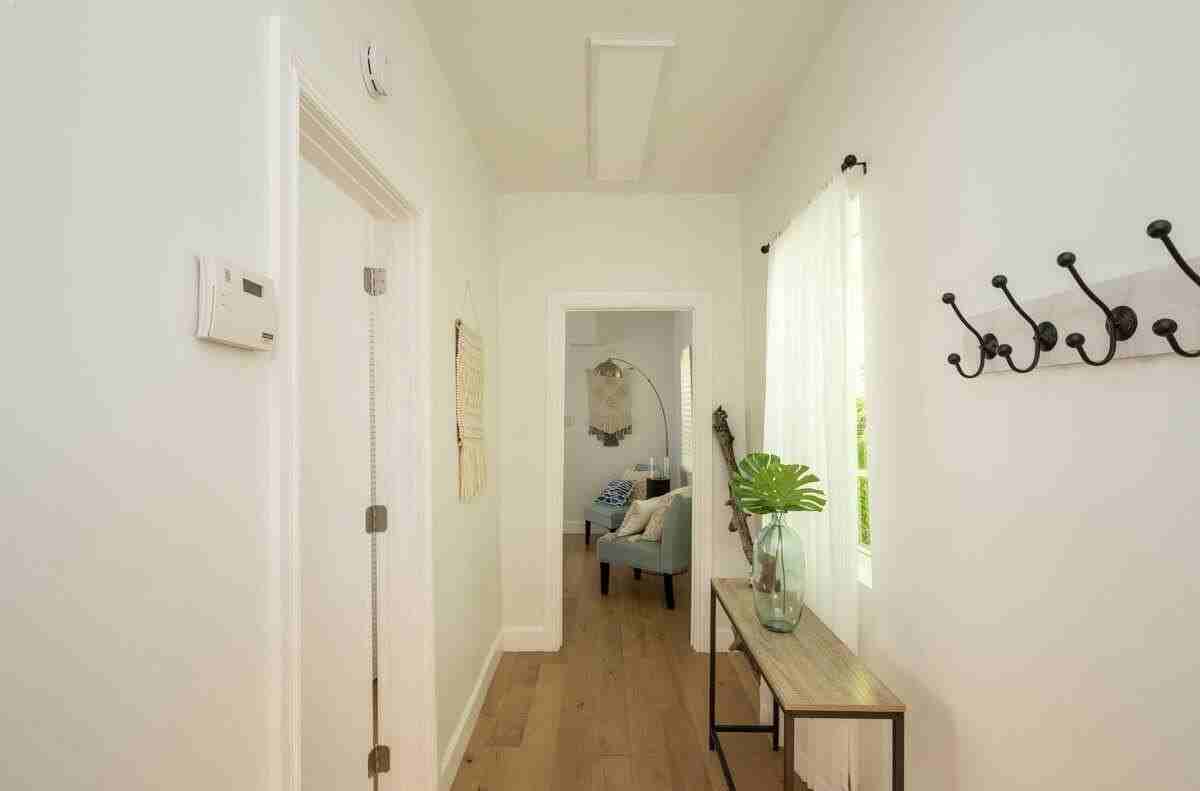 7 Thompson Ln - Photo 2 of 20