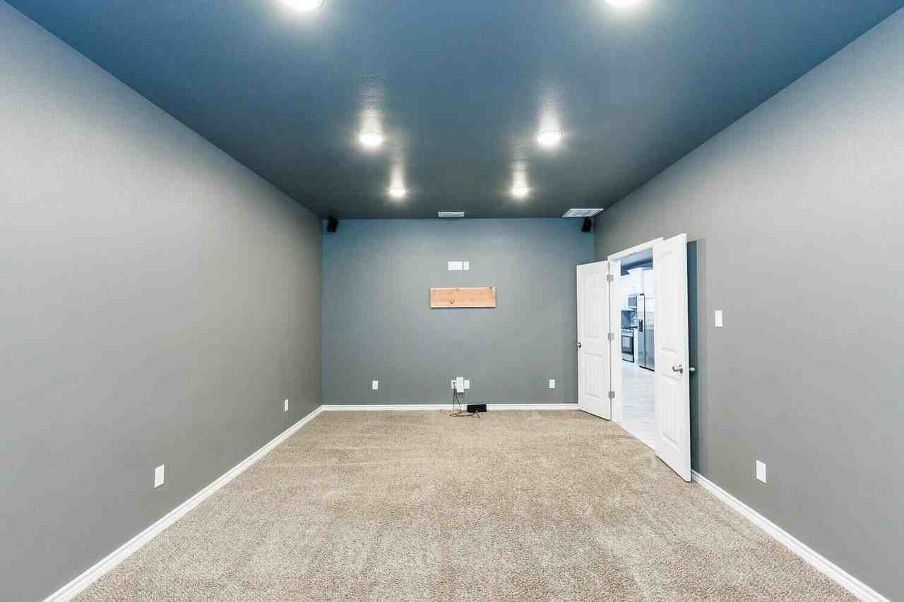 10301 Avenue W - Photo 5 of 27