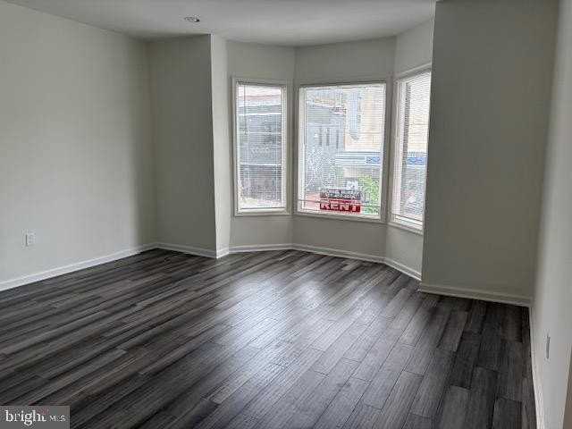 1326 H St Ne - Photo 3 of 10