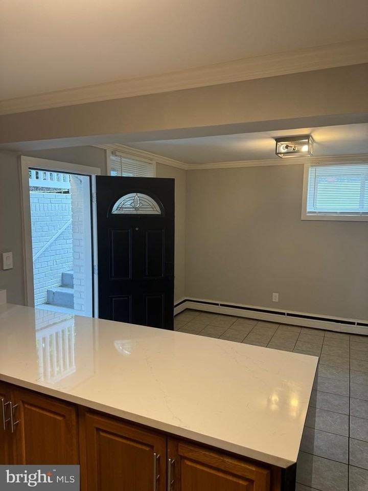 4253 Brooks St Ne - Photo 3 of 22