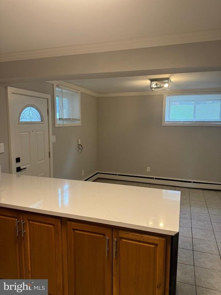4253 Brooks St Ne - Photo 4 of 22