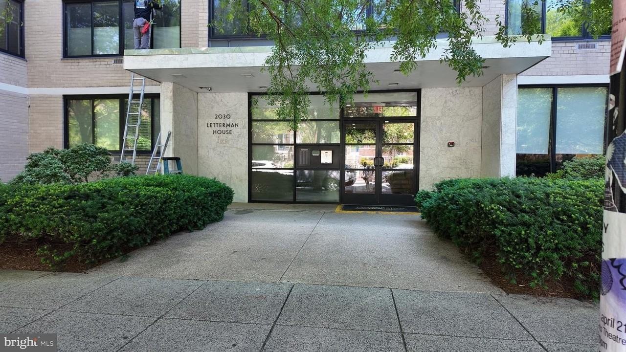 2030 F St Nw - Photo 2 of 12