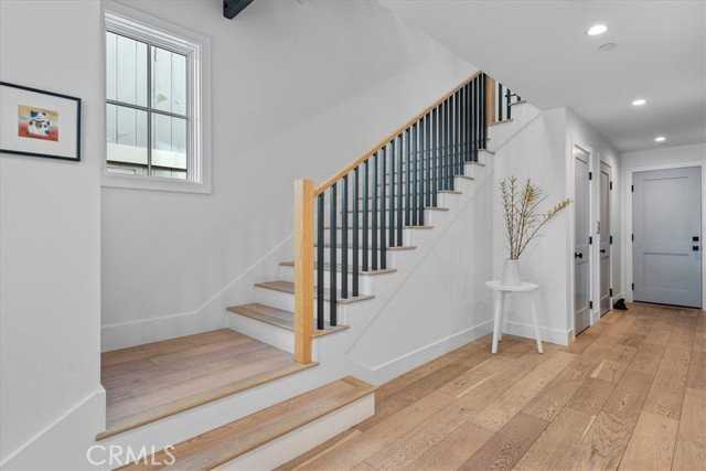 441 34th St - Photo 4 of 8