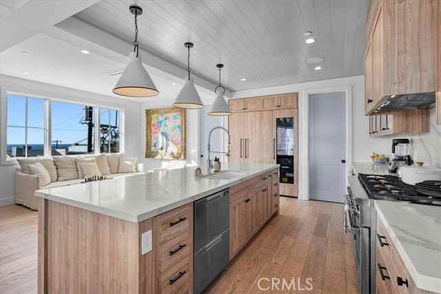 441 34th St - Photo 6 of 8