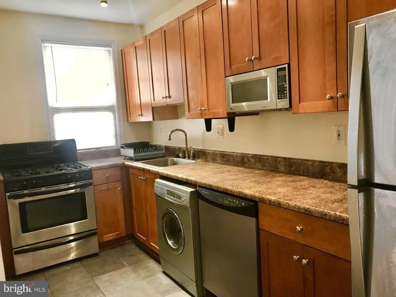 1439 Euclid St Nw - Photo 5 of 9
