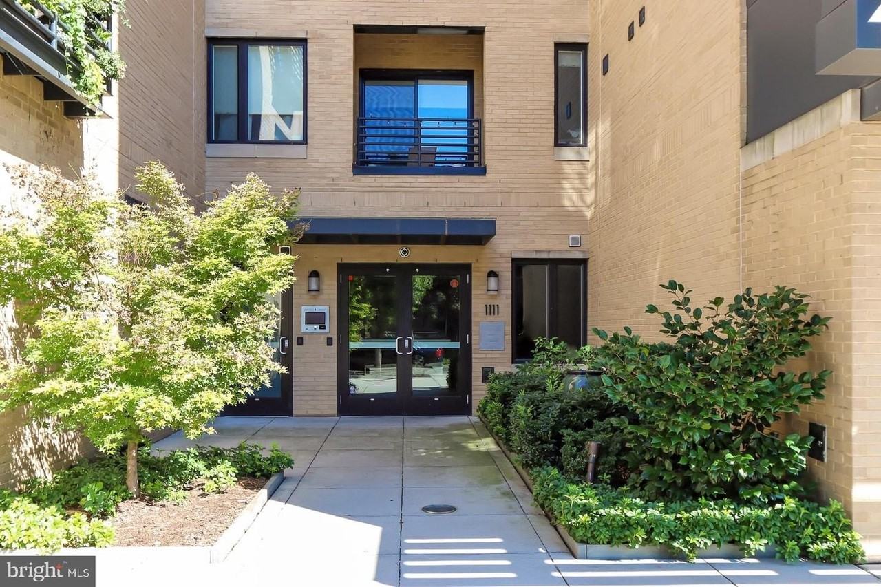 1111 Orren St Ne - Photo 3 of 43