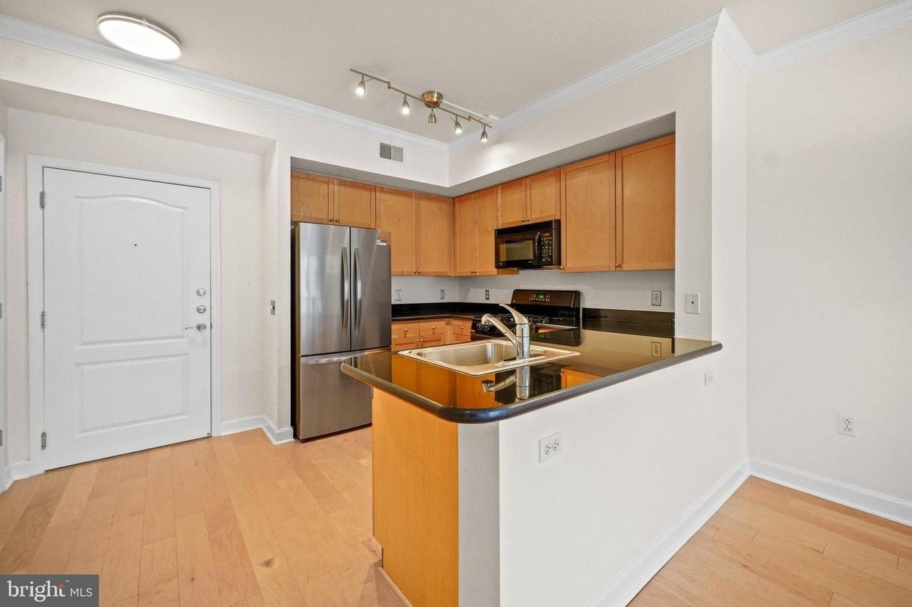1441 Rhode Island Ave Nw - Photo 4 of 43