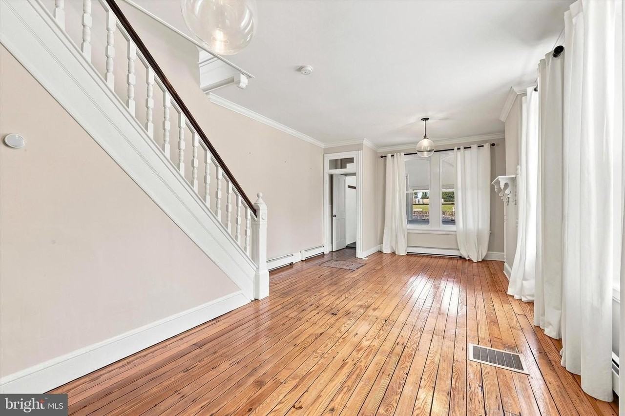 1810 Mount Salem Ln - Photo 3 of 14