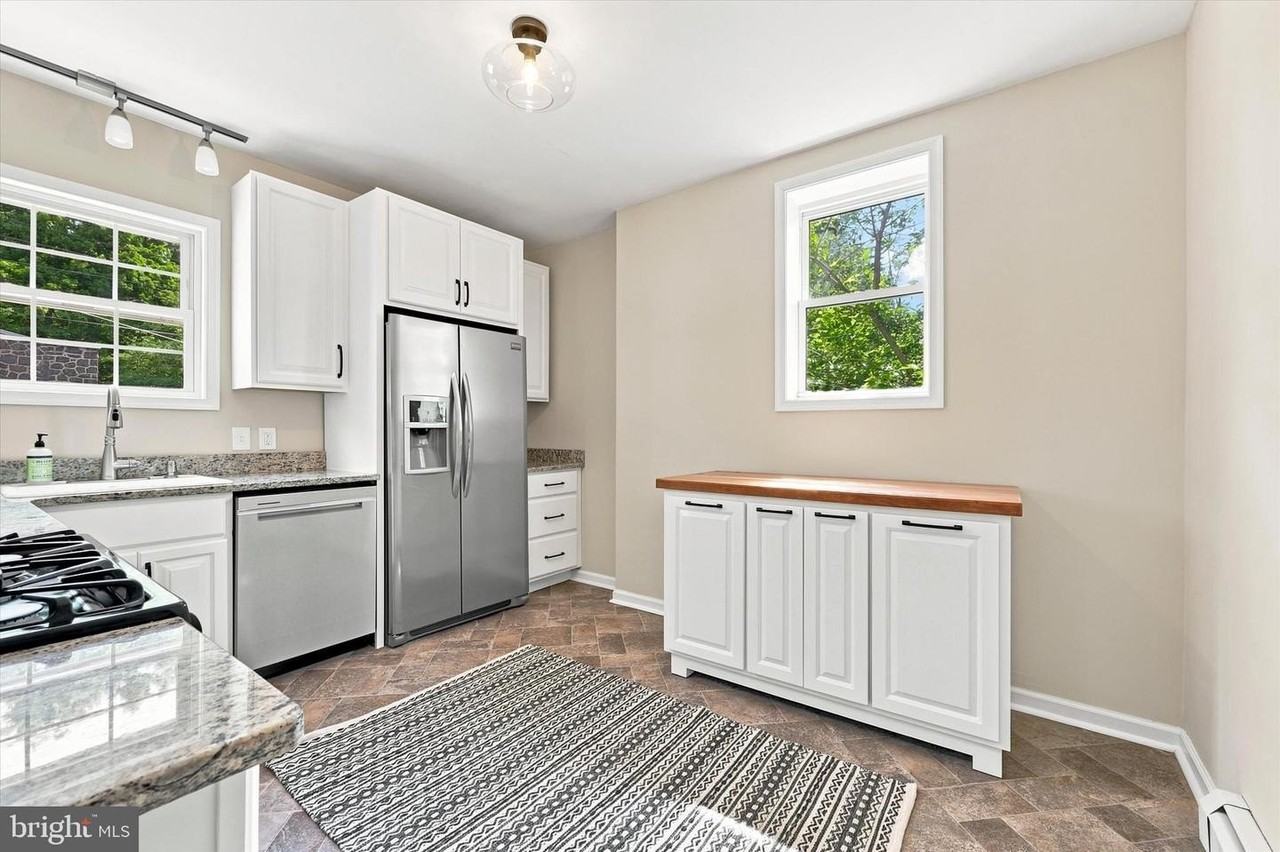 1810 Mount Salem Ln - Photo 6 of 14