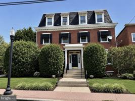 featured image of 131 W 18th St
