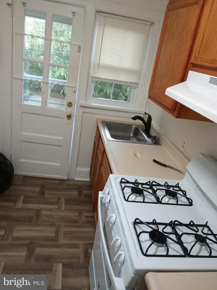 131 W 18th St - Photo 4 of 16