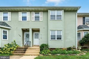 featured image of 132 E Green Valley Cir