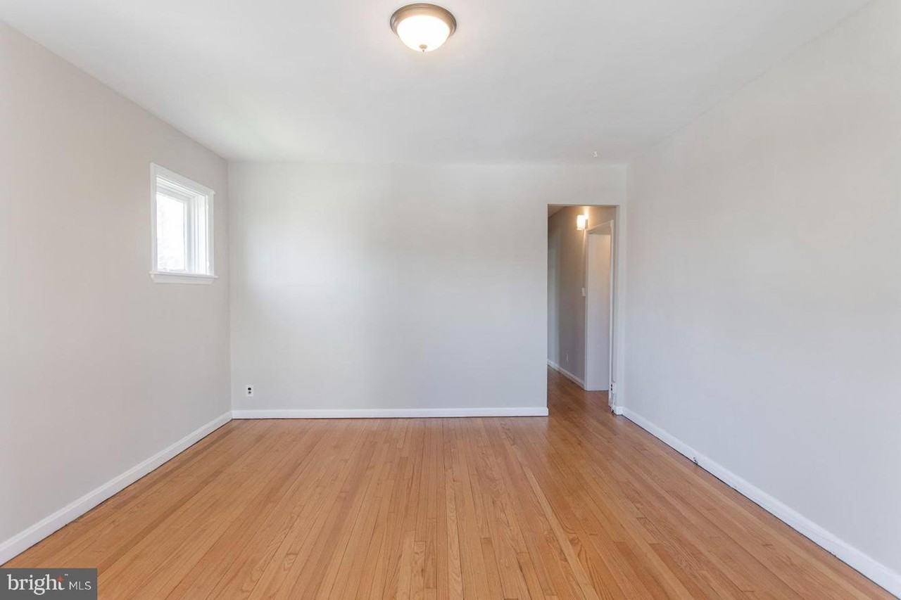 1600 W 10th St - Photo 5 of 18