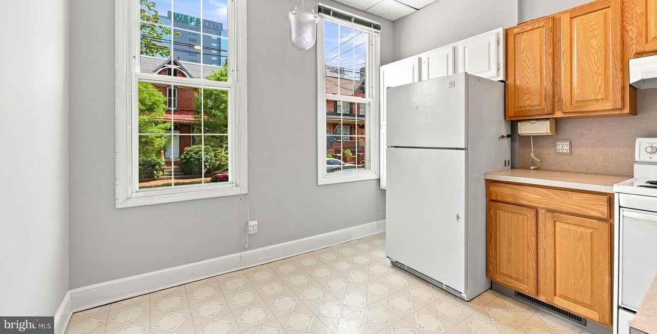 506 W 9th St - Photo 4 of 15