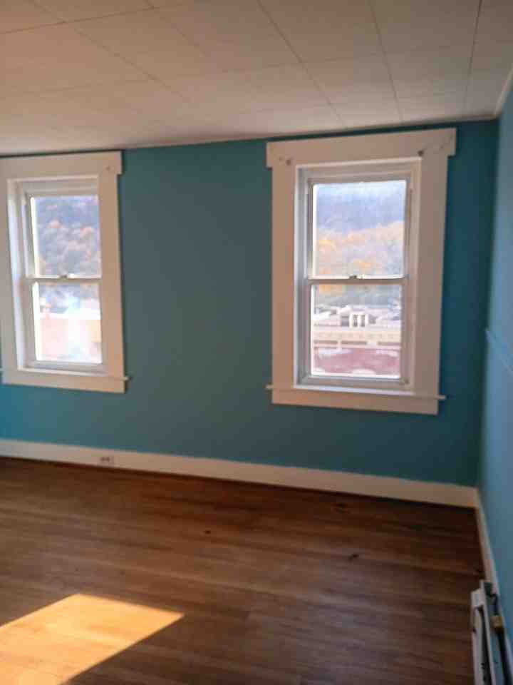 350 Bedford St - Photo 4 of 11