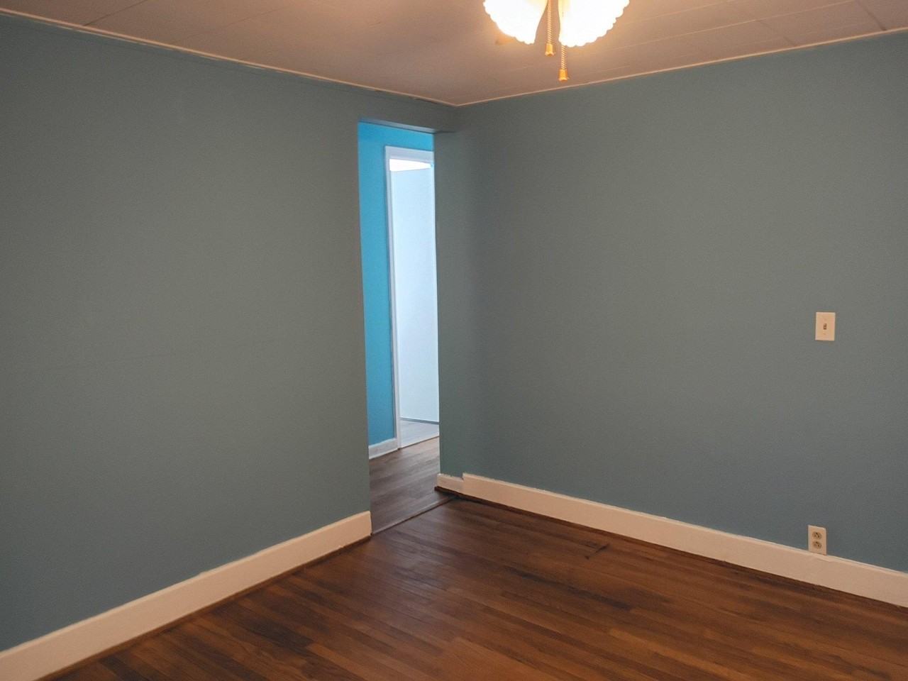 350 Bedford St - Photo 5 of 11