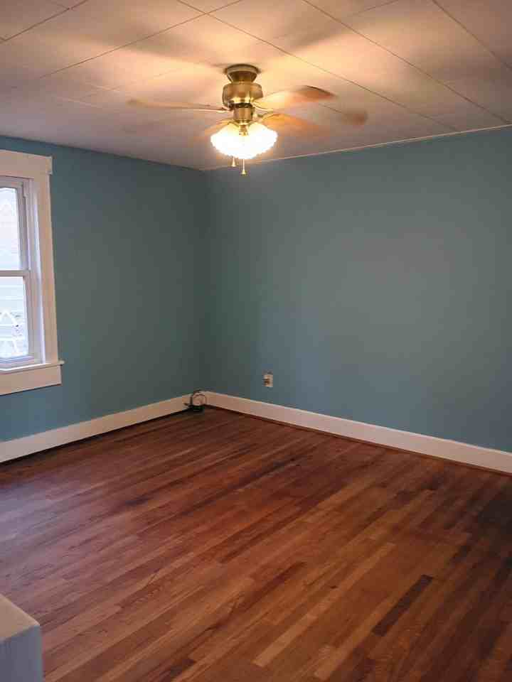 350 Bedford St - Photo 6 of 11