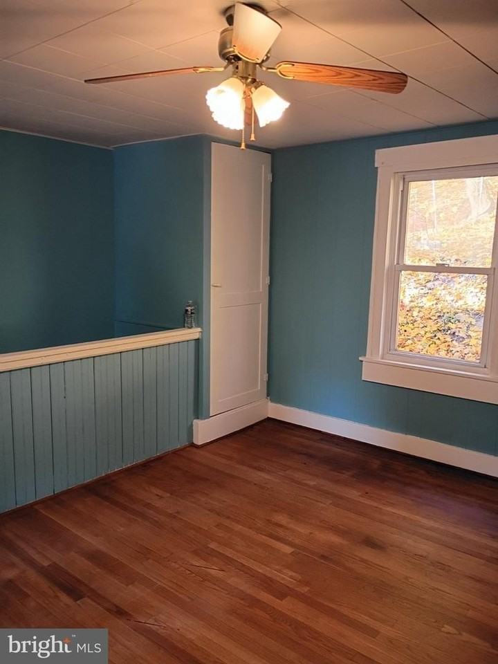 350 Bedford St - Photo 7 of 11