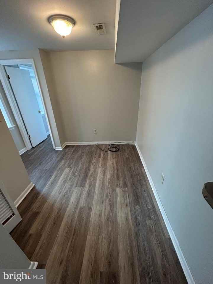 521 S Wolfe St - Photo 2 of 10