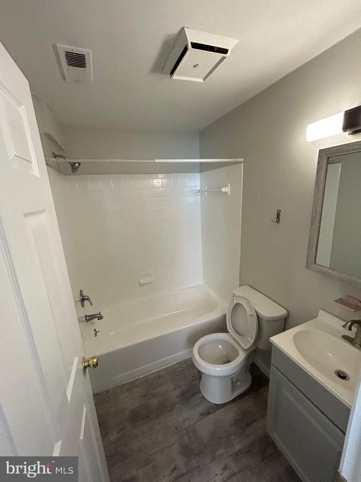 521 S Wolfe St - Photo 7 of 10