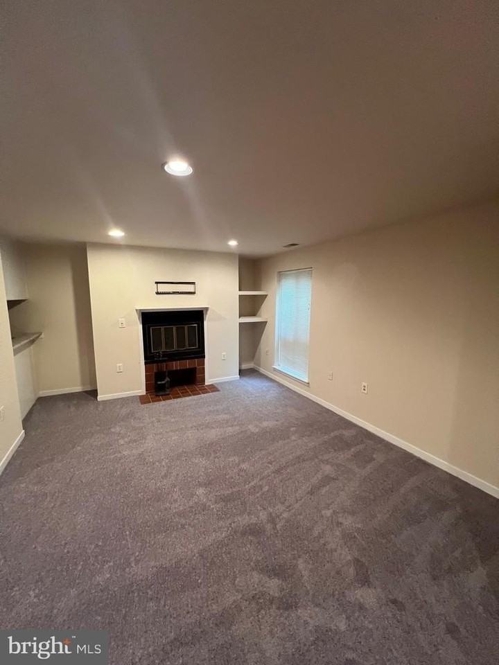3 Andrew Pl - Photo 4 of 16