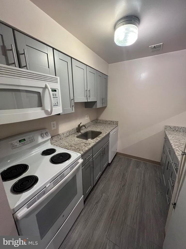 3 Andrew Pl - Photo 5 of 16