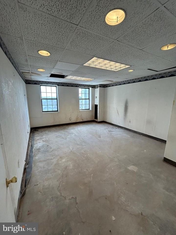 1 E Chase St - Photo 6 of 7