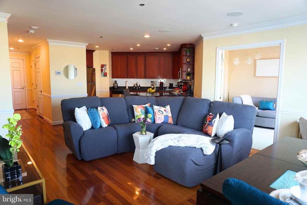100 Harborview Dr