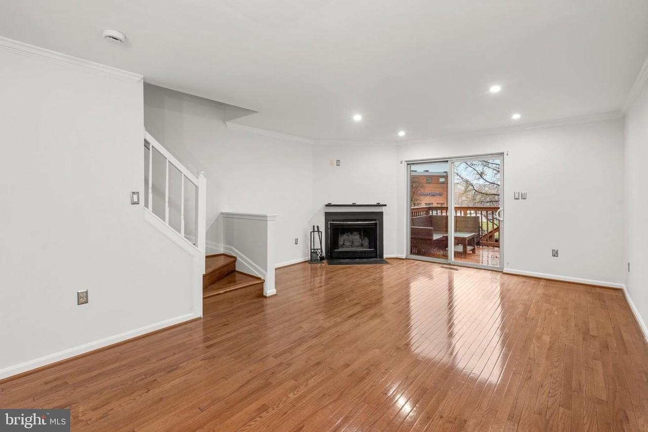 1120 S Kenwood Ave - Photo 6 of 50