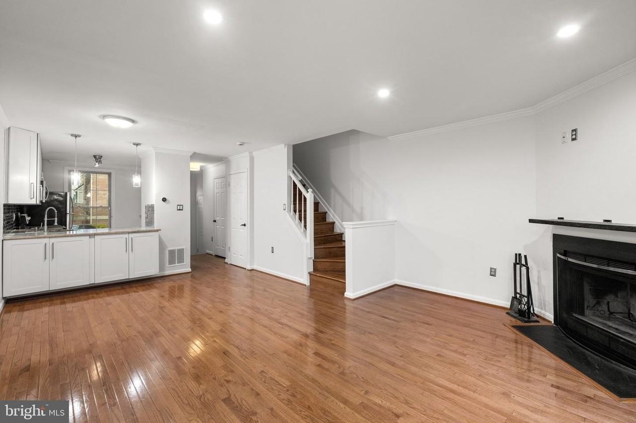 1120 S Kenwood Ave - Photo 7 of 50