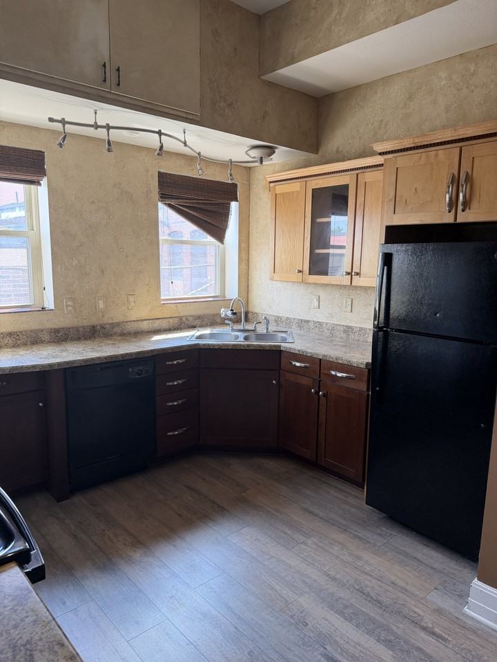 108 E Maumee St #201 - Photo 4 of 7