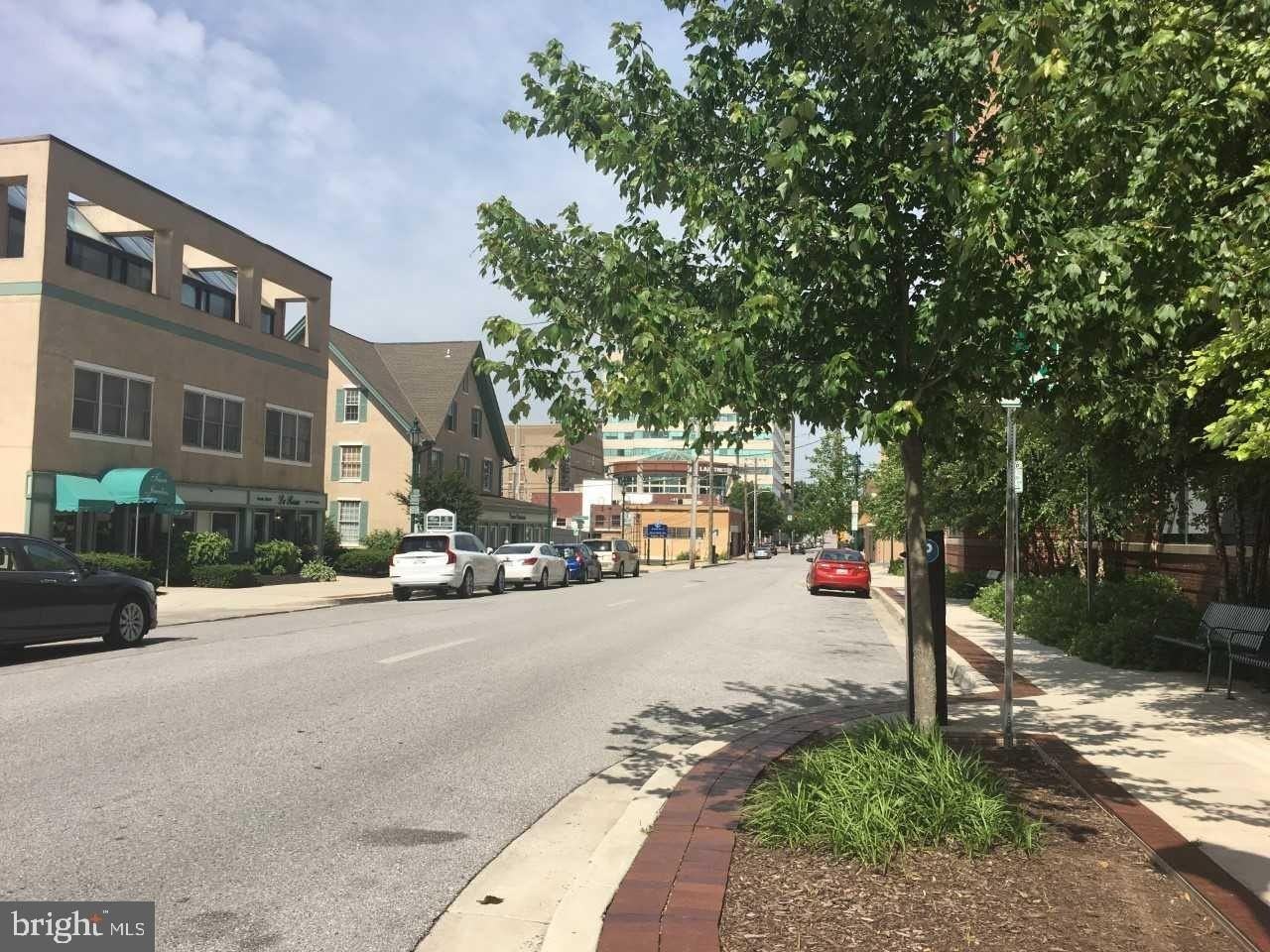 100 E Pennsylvania Ave - Photo 4 of 12