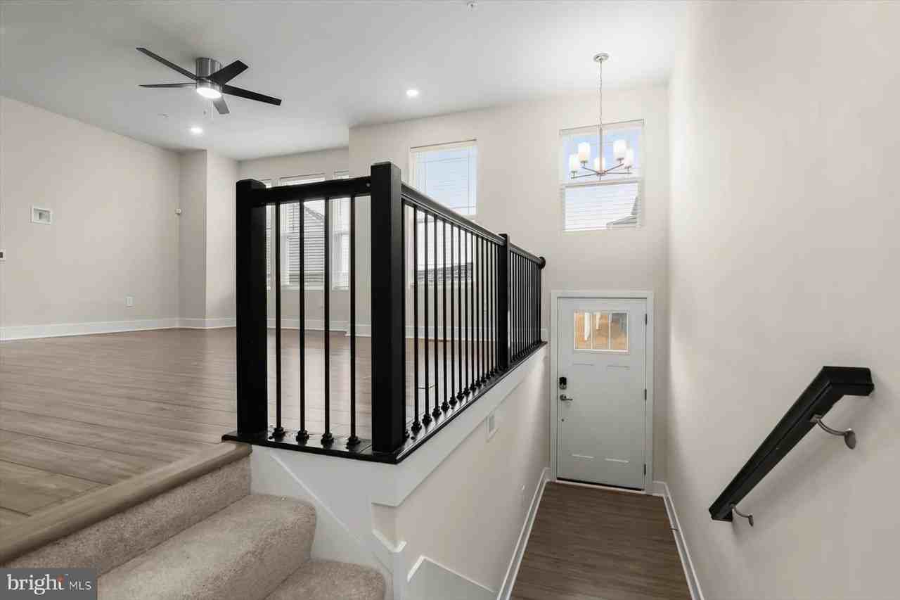 304 Sweetbay Rd - Photo 2 of 50