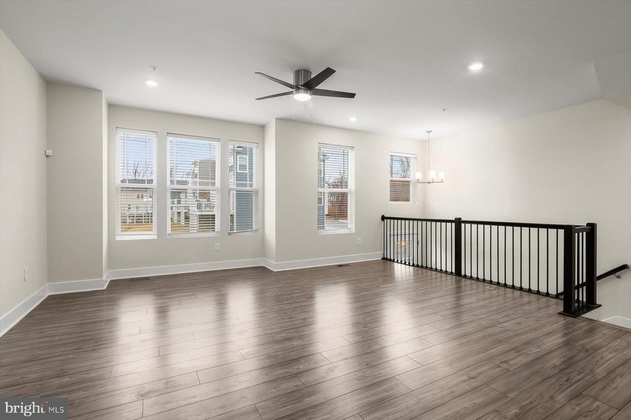 304 Sweetbay Rd - Photo 5 of 50