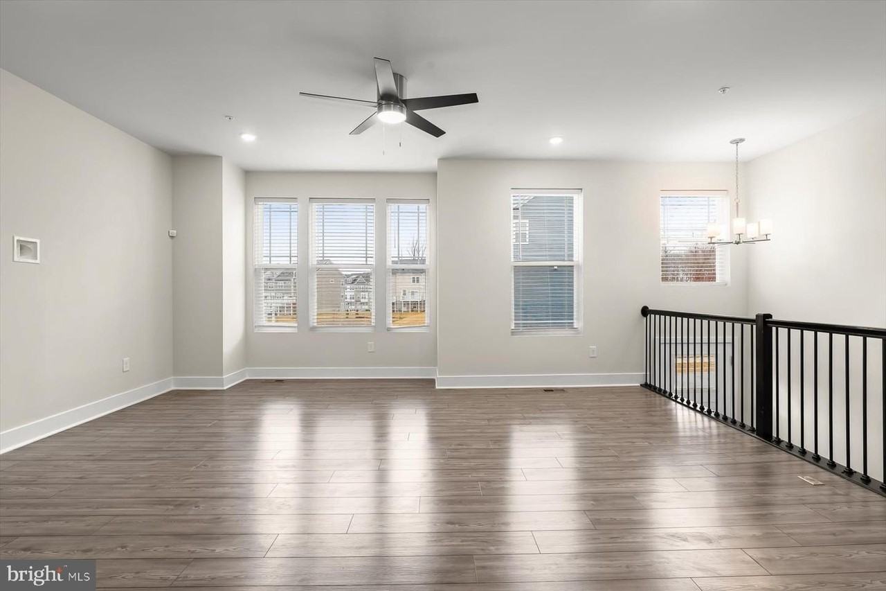 304 Sweetbay Rd - Photo 6 of 50