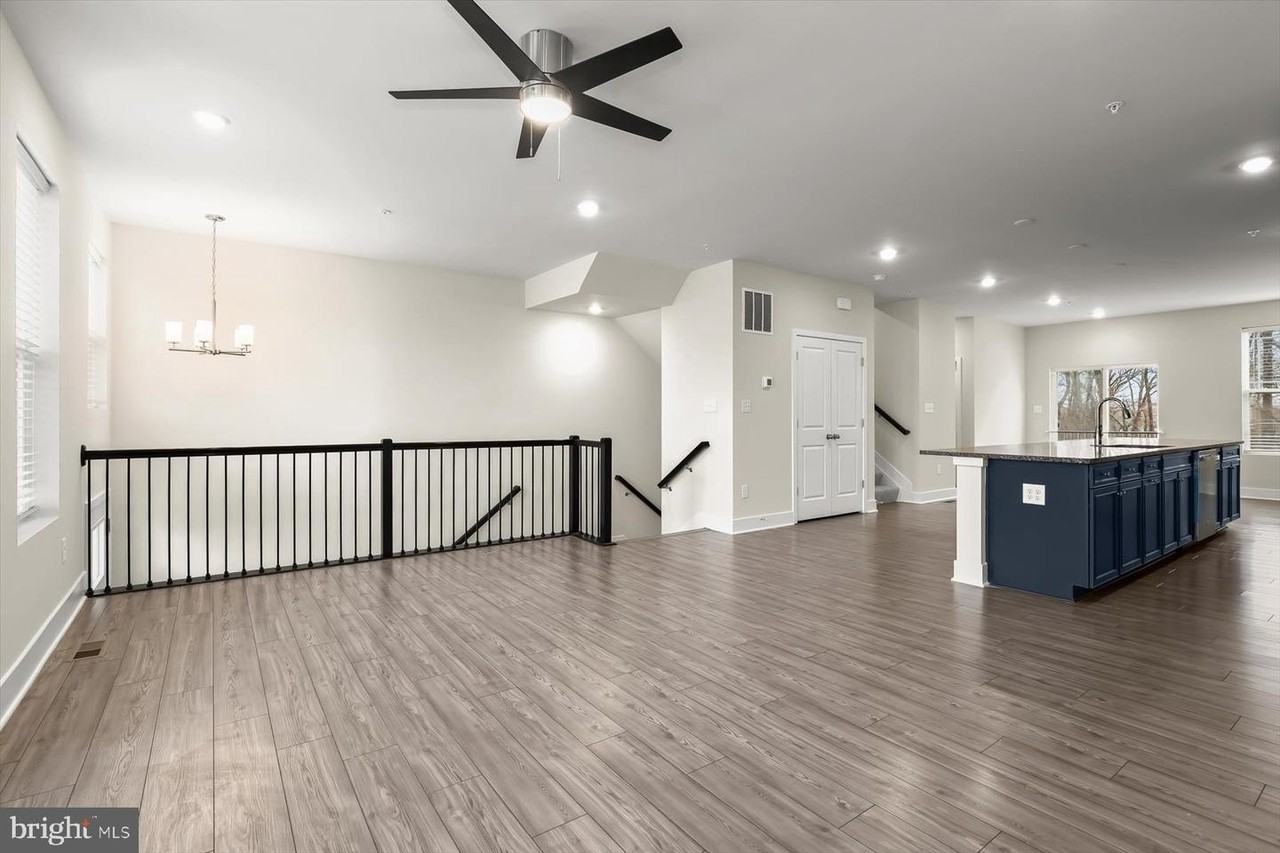 304 Sweetbay Rd - Photo 7 of 50