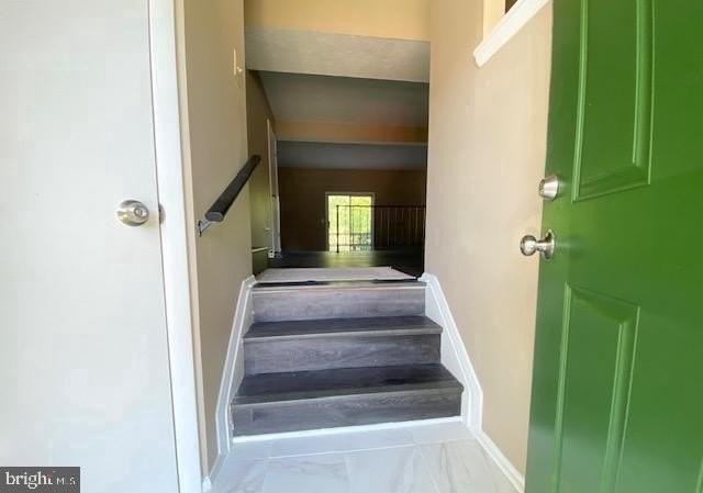820 Joshua Tree Ct - Photo 3 of 25