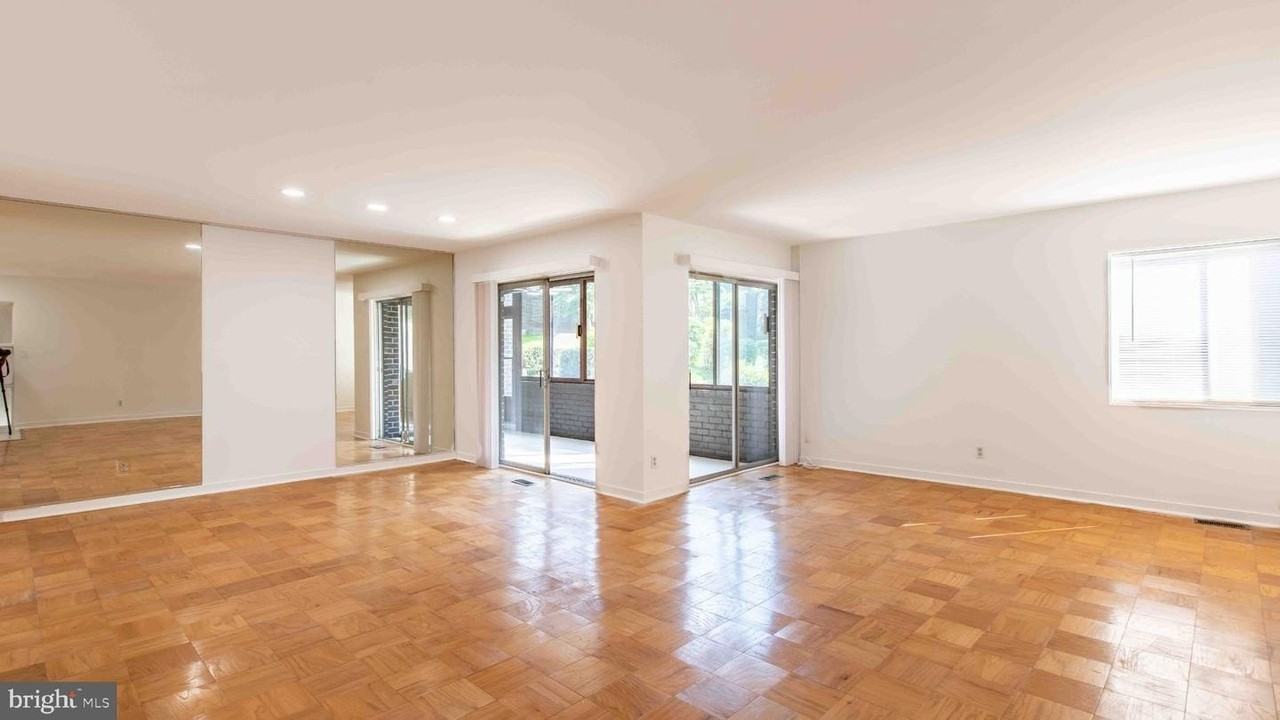 29 Stonehenge Cir