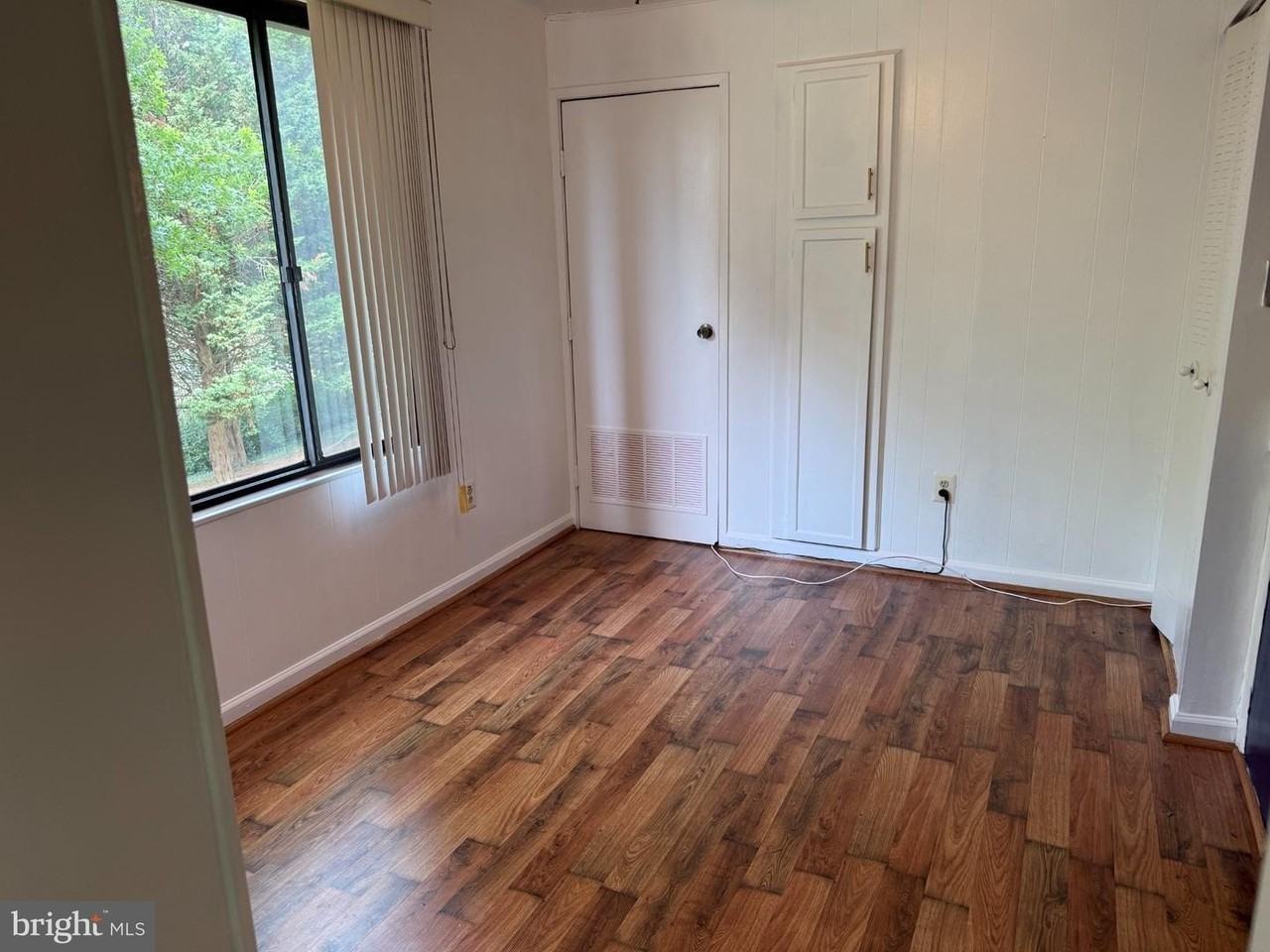 8709 Hayshed Ln - Photo 5 of 32