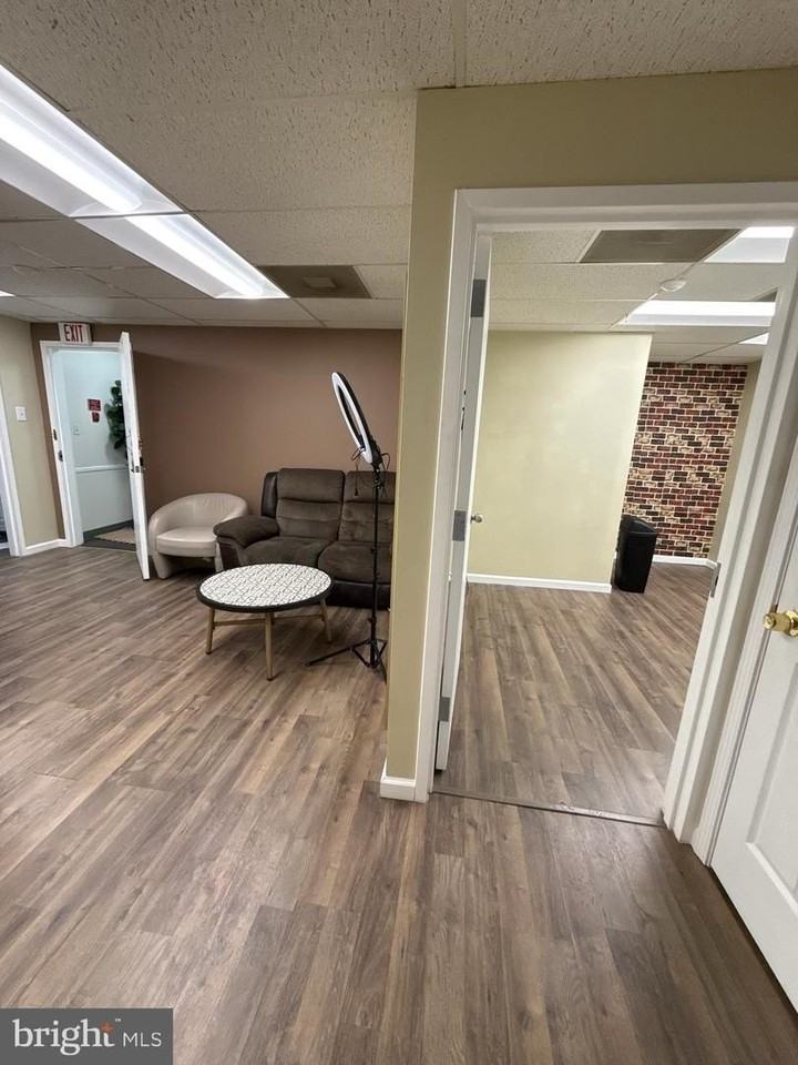 2 Professional Dr - Photo 6 of 10
