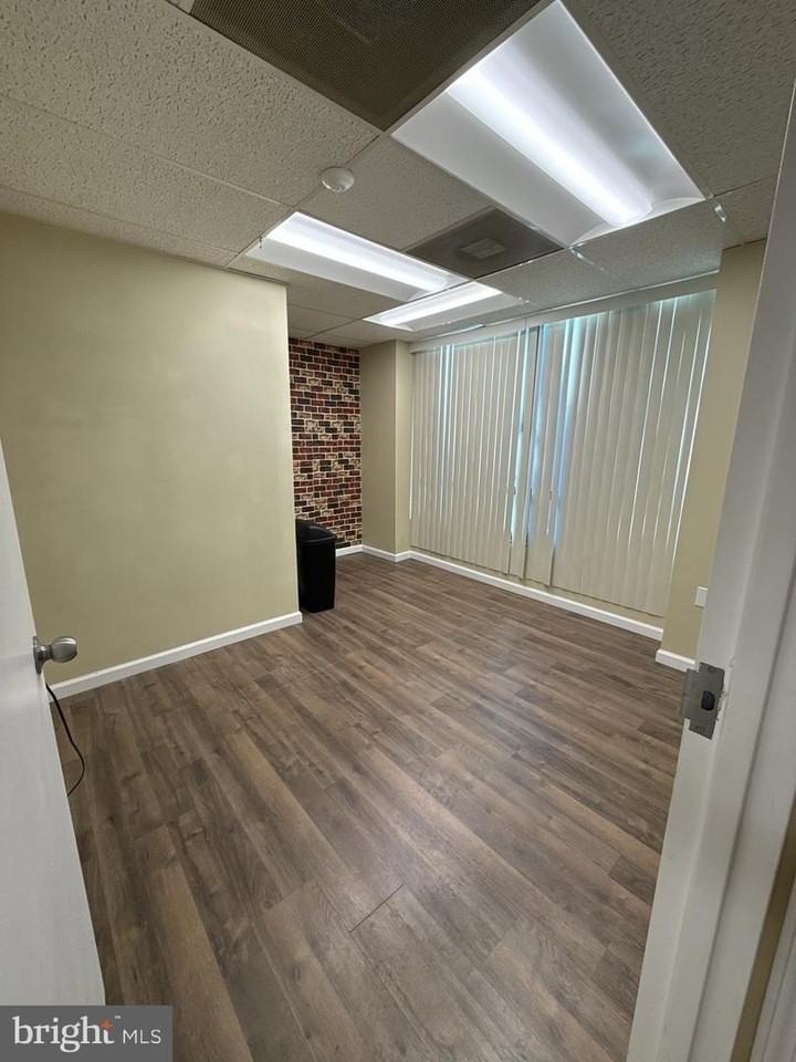 2 Professional Dr - Photo 7 of 10