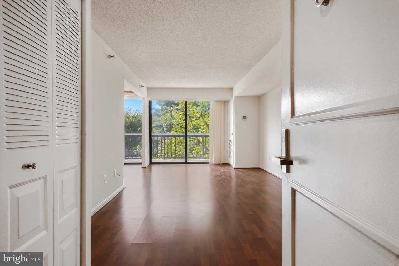 7401 Westlake Ter - Photo 5 of 39