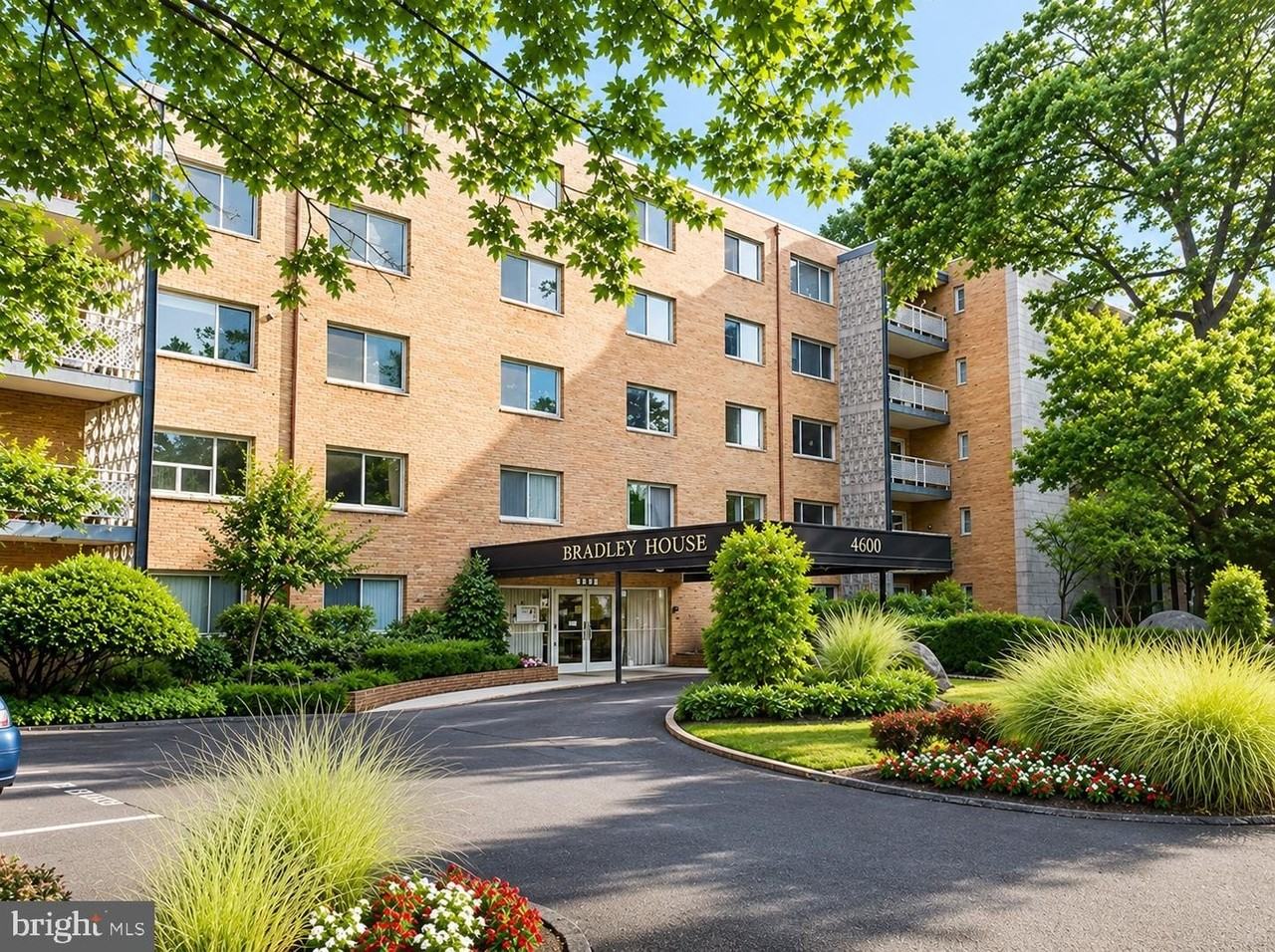 4800 Chevy Chase Dr
