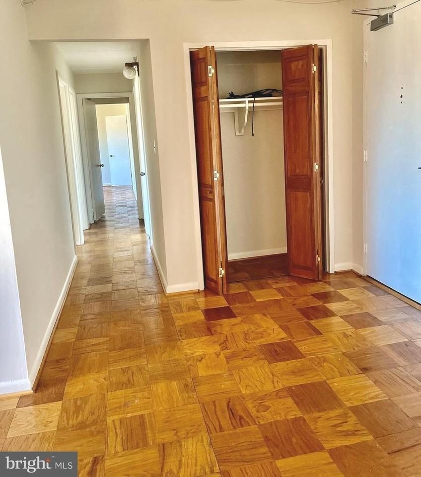 4800 Chevy Chase Dr - Photo 4 of 29